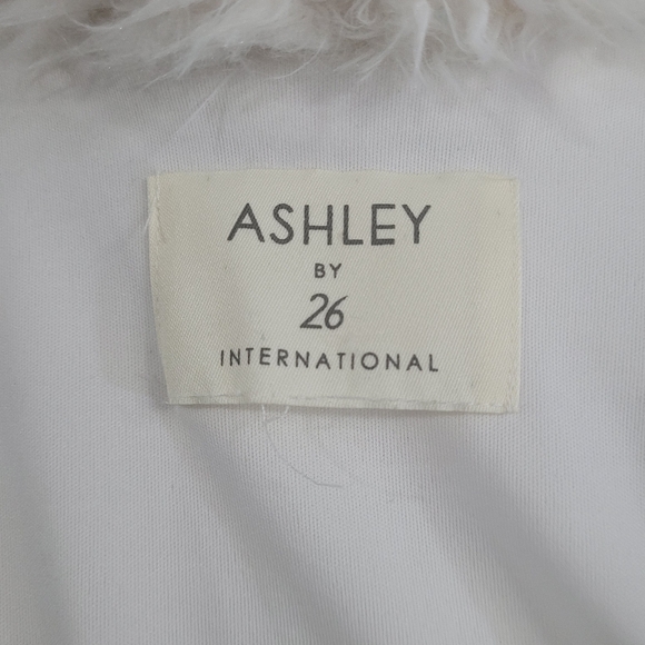 ASHLEY BY26 INTERNATIONAL WOMENS VEST - Picture 4 of 5